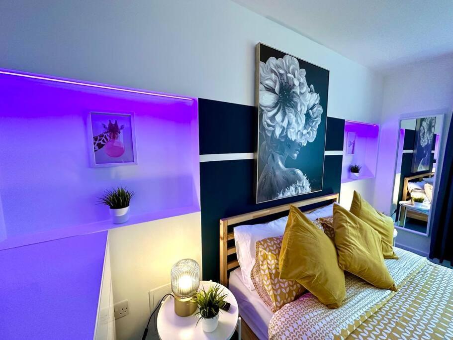 Massive New 8 Bedroom House Sleeps Up To 21 - Accepts Groups - Great Location - Free Parking - Fast Wifi - Smart Tvs - Sleeps Up To 21 People - Close To Bournemouth & Poole Town Centre & Sandbanks Extérieur photo