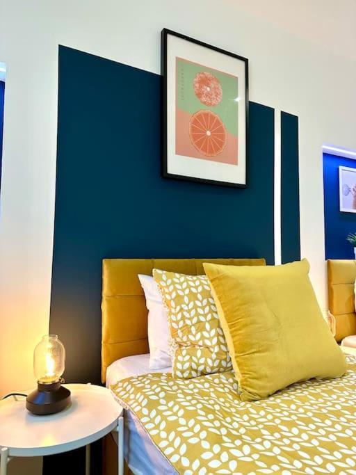 Massive New 8 Bedroom House Sleeps Up To 21 - Accepts Groups - Great Location - Free Parking - Fast Wifi - Smart Tvs - Sleeps Up To 21 People - Close To Bournemouth & Poole Town Centre & Sandbanks Extérieur photo