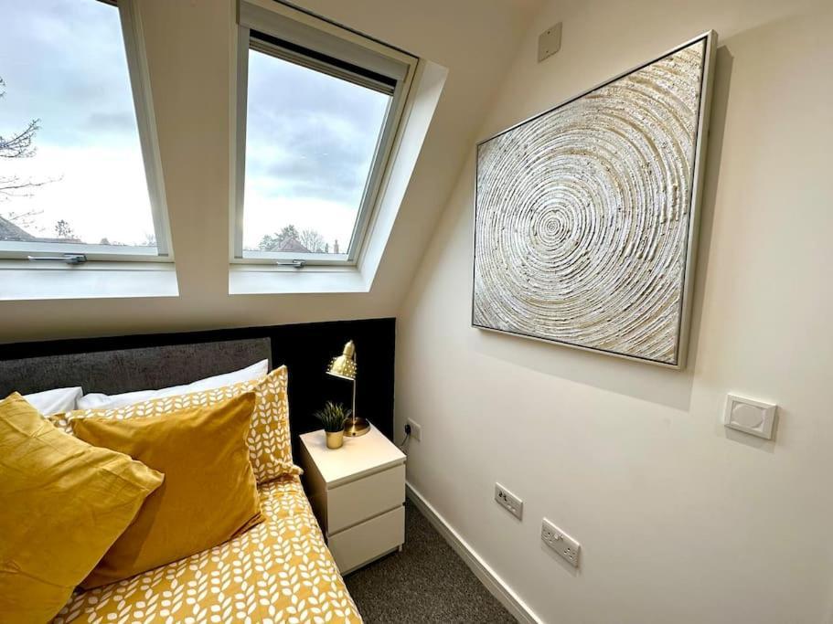 Massive New 8 Bedroom House Sleeps Up To 21 - Accepts Groups - Great Location - Free Parking - Fast Wifi - Smart Tvs - Sleeps Up To 21 People - Close To Bournemouth & Poole Town Centre & Sandbanks Extérieur photo
