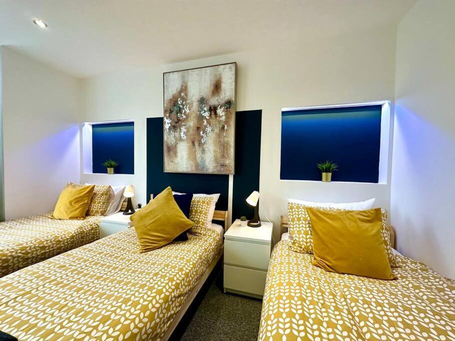 Massive New 8 Bedroom House Sleeps Up To 21 - Accepts Groups - Great Location - Free Parking - Fast Wifi - Smart Tvs - Sleeps Up To 21 People - Close To Bournemouth & Poole Town Centre & Sandbanks Extérieur photo